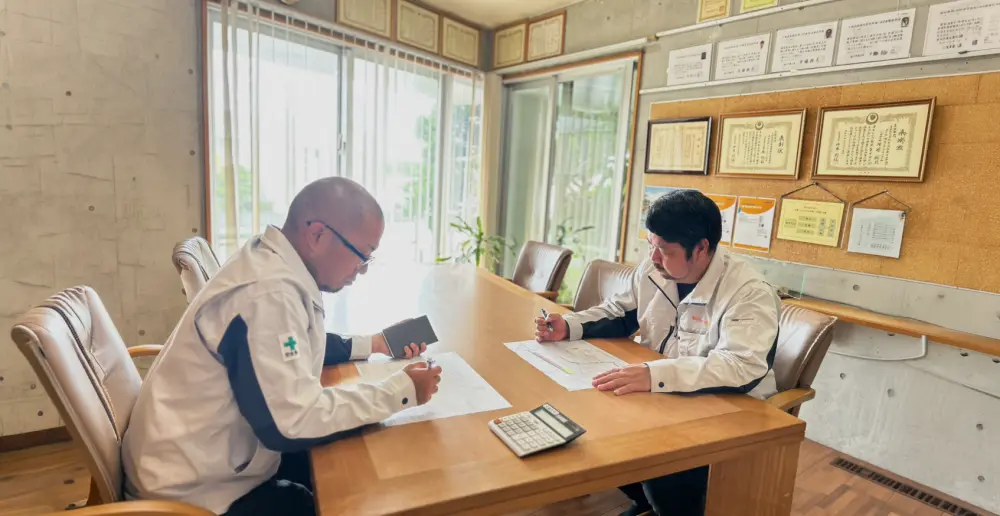 建設現場で働く社員